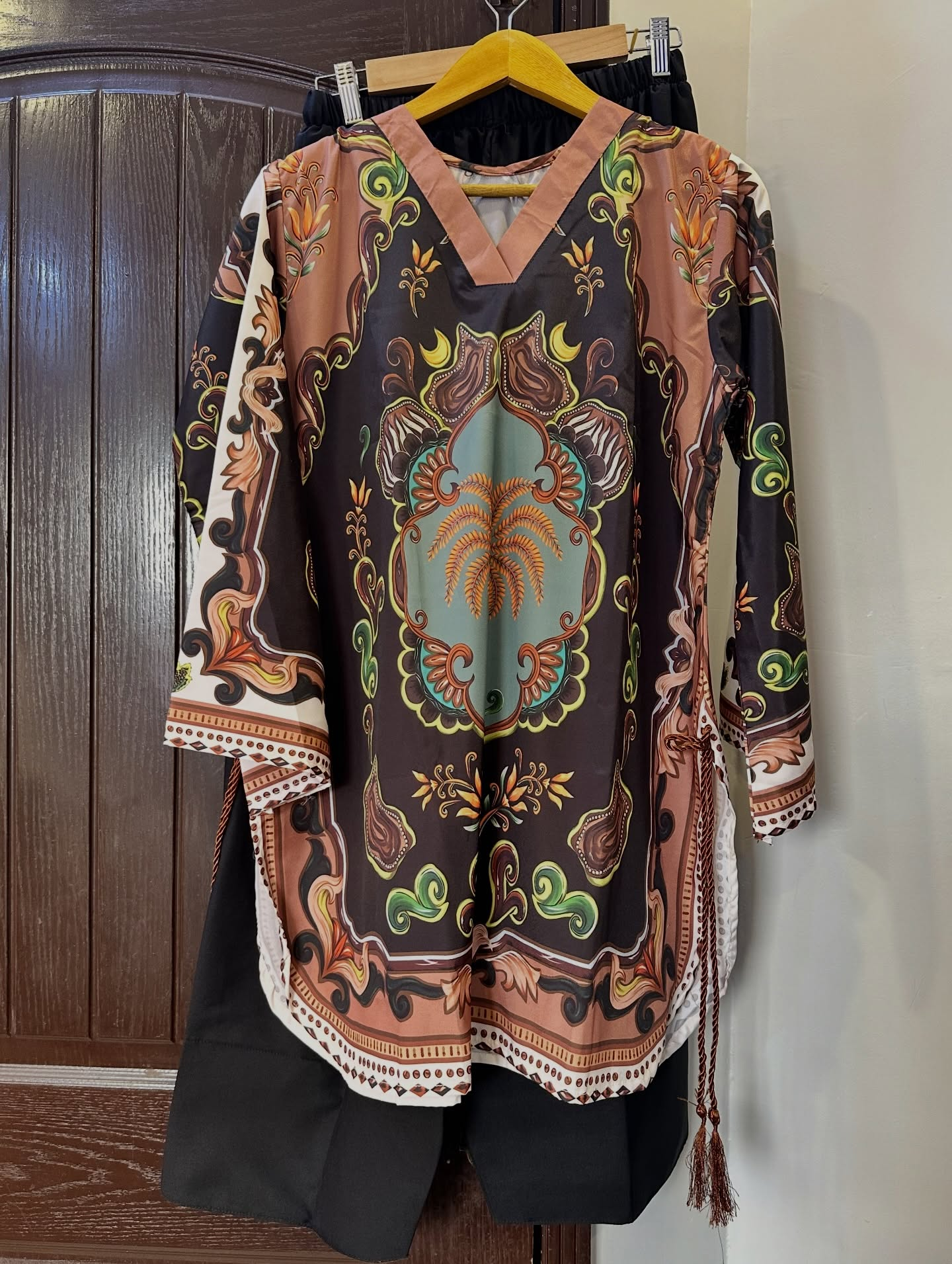Aks-E-Hoor 2pcs Farshi Shalwar Set