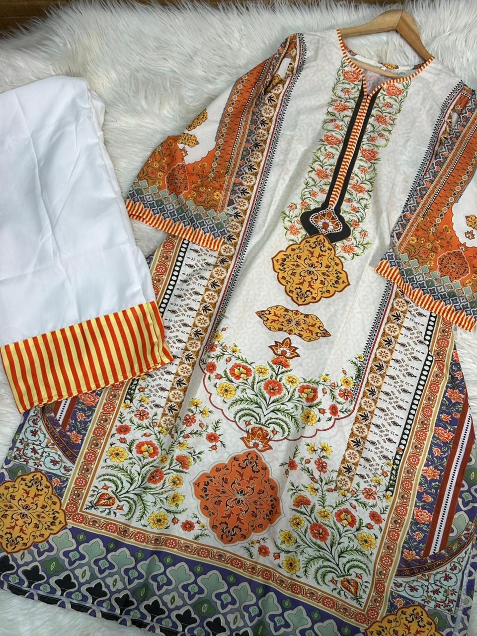 Mehr-e-Taban Kaftan Set