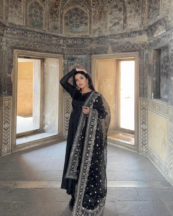 Mehr E Noor Black Shirt with Gold Tilla Embroidery Dupatta